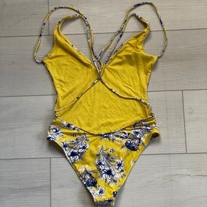 Open-back Yellow Swimsuit